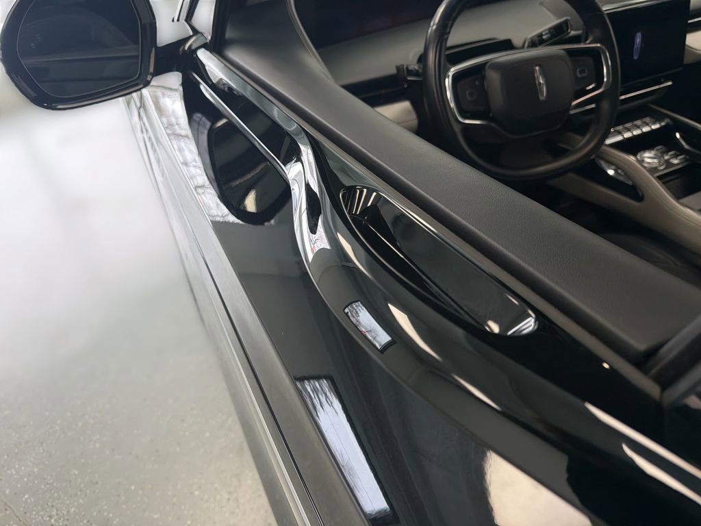 Used 2024 Lincoln Nautilus Reserve AWD/4WD image 11
