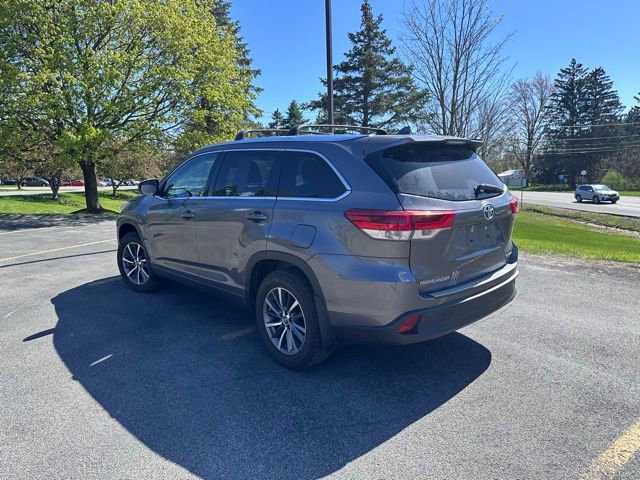 Used 2018 Toyota Highlander XLE AWD/4WD image 5