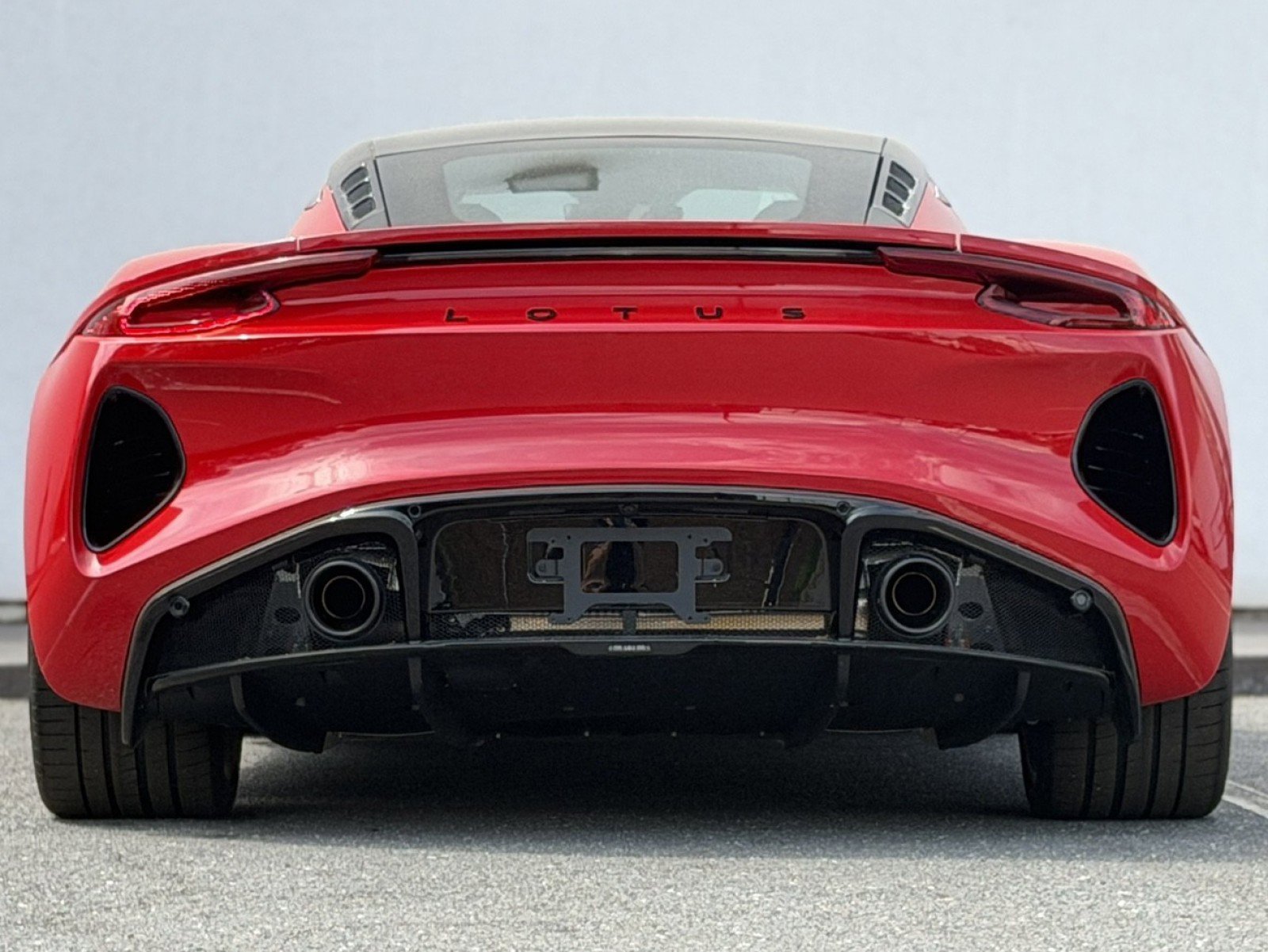 Used 2025 Lotus Emira RWD image 6