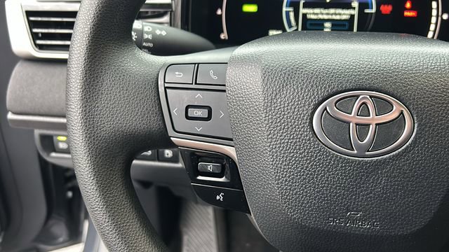 Used 2025 Toyota Camry LE image 18