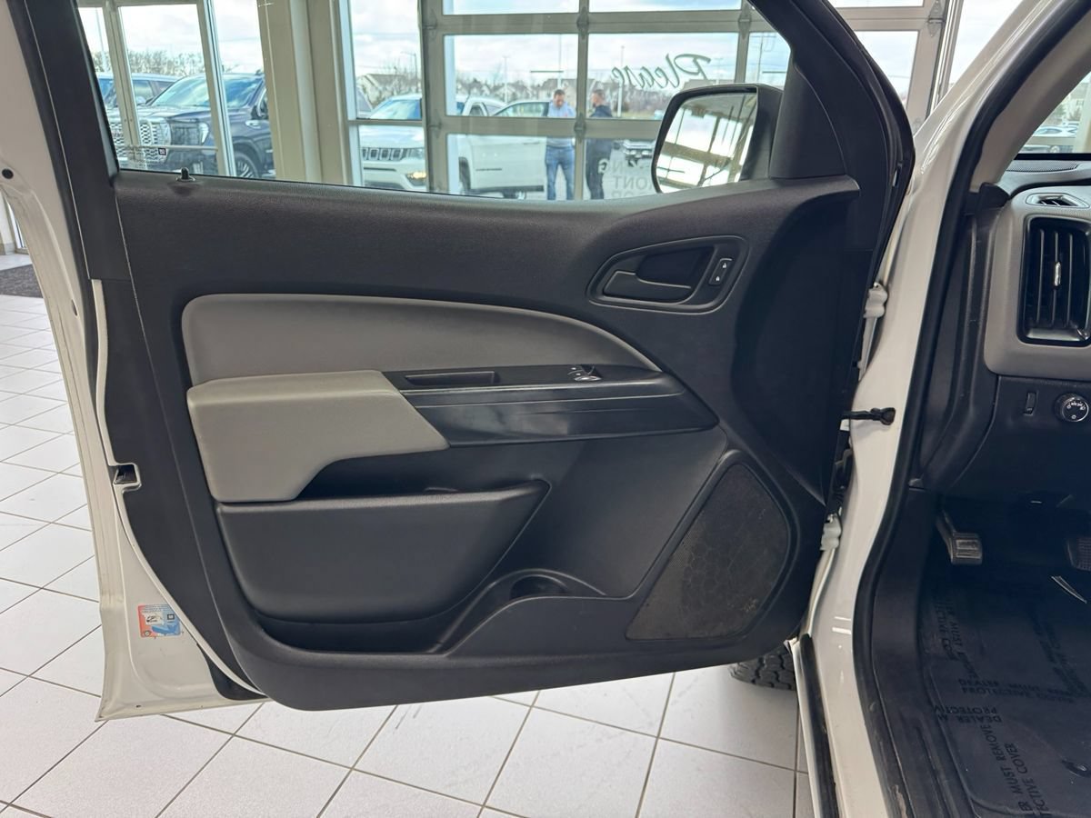 Used 2018 Chevrolet Colorado W/T w/ WT Convenience Package AWD/4WD image 9