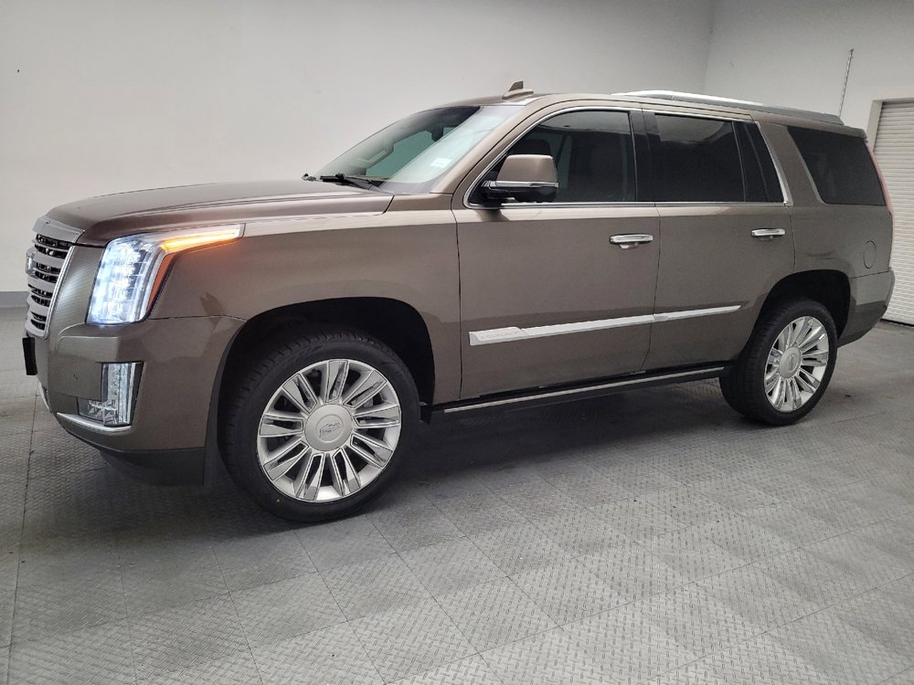 Used 2015 Cadillac Escalade Platinum RWD image 2