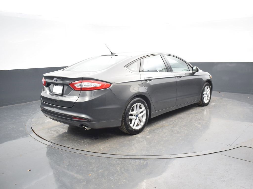 Used 2016 Ford Fusion SE image 6