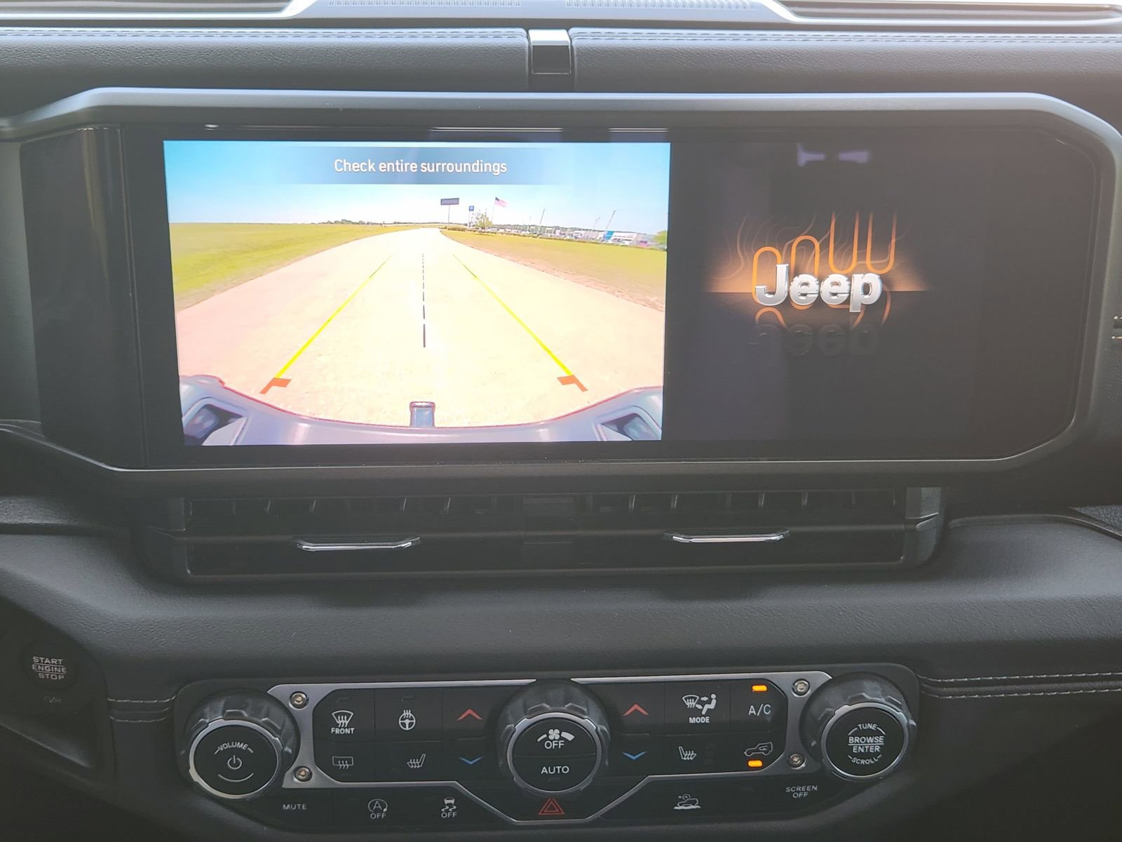 Used 2024 Jeep Gladiator Sport AWD/4WD image 21