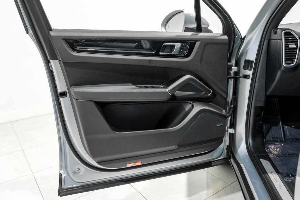 Used 2023 Porsche Cayenne image 38