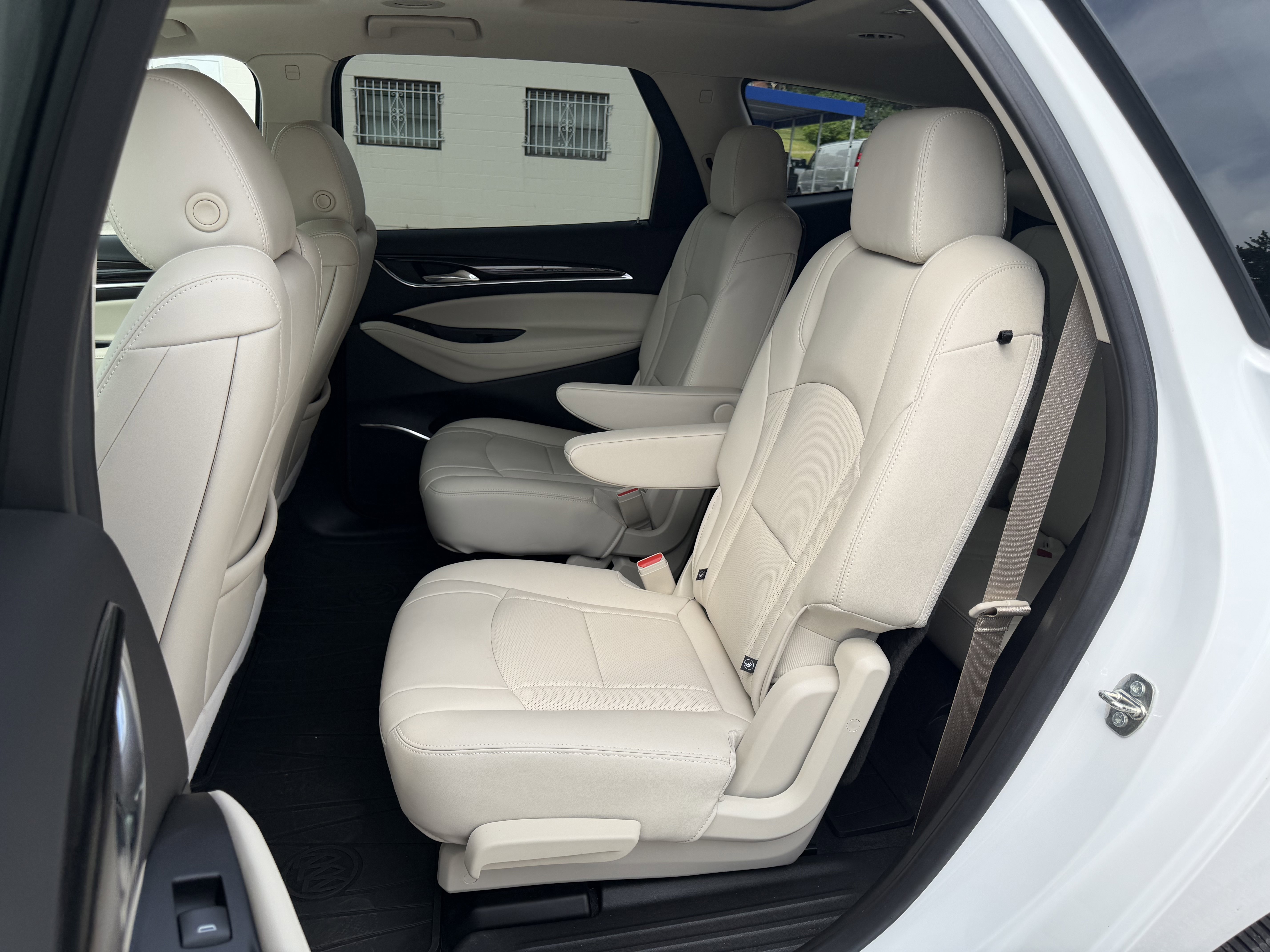 Used 2023 Buick Enclave Essence w/ Experience Buick Package FWD image 10
