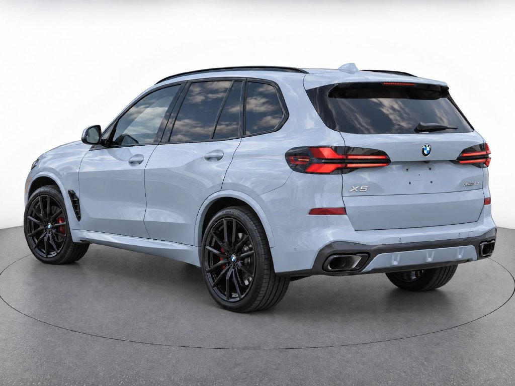 Used 2024 BMW X5 xDrive40i w/ M Sport Package AWD/4WD image 4