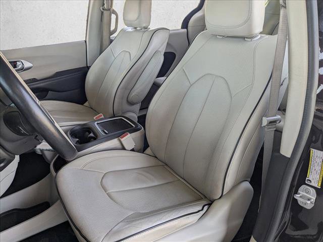 Used 2018 Chrysler Pacifica Limited w/ Advanced Safetytec Group FWD image 17