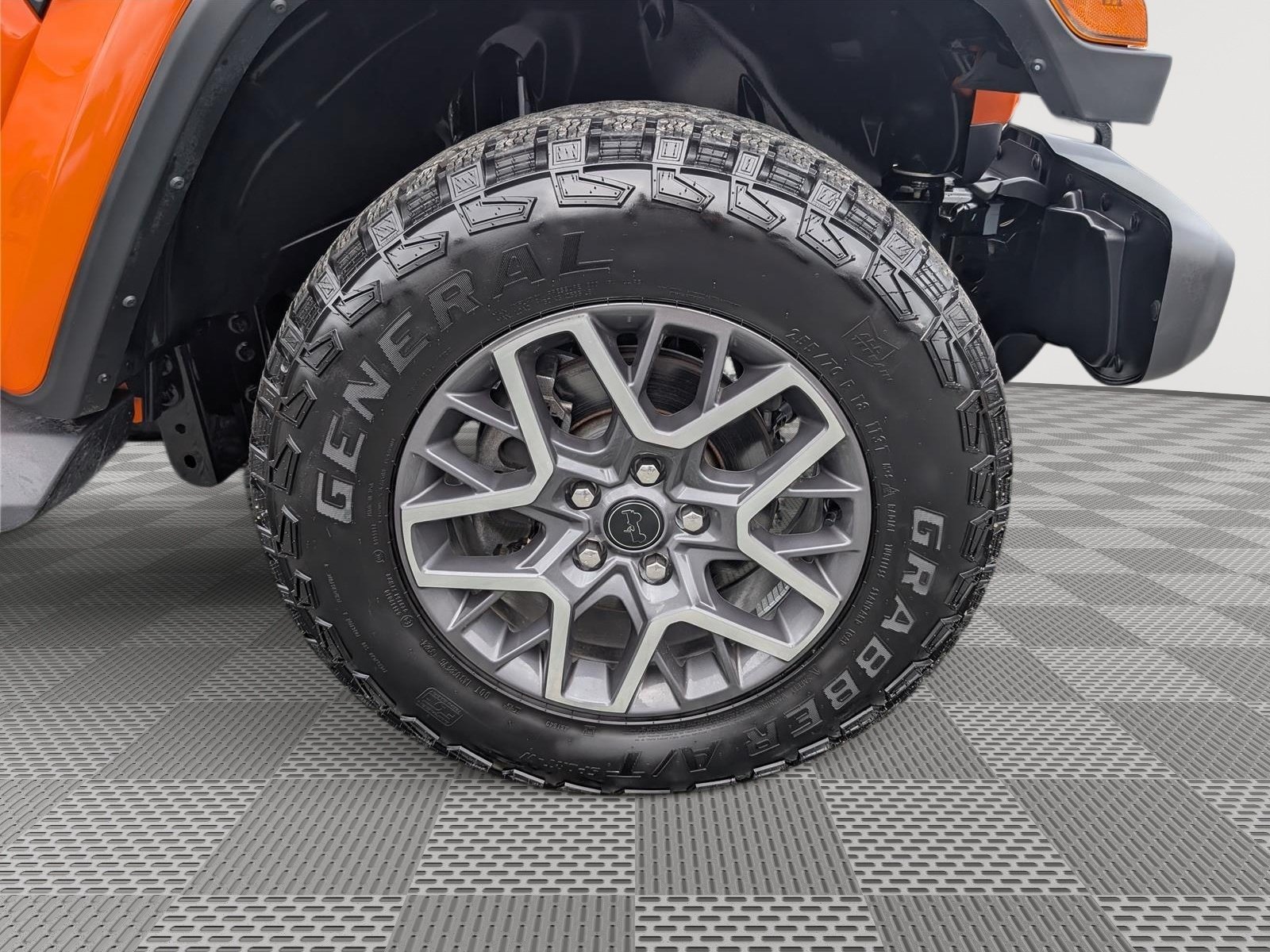 Used 2025 Jeep Wrangler Unlimited Sahara AWD/4WD image 9