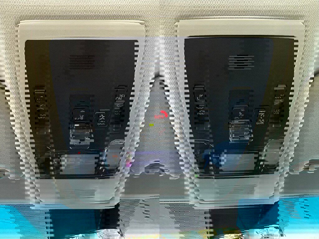 Certified 2025 Lexus ES 300h w/ Premium Package image 31