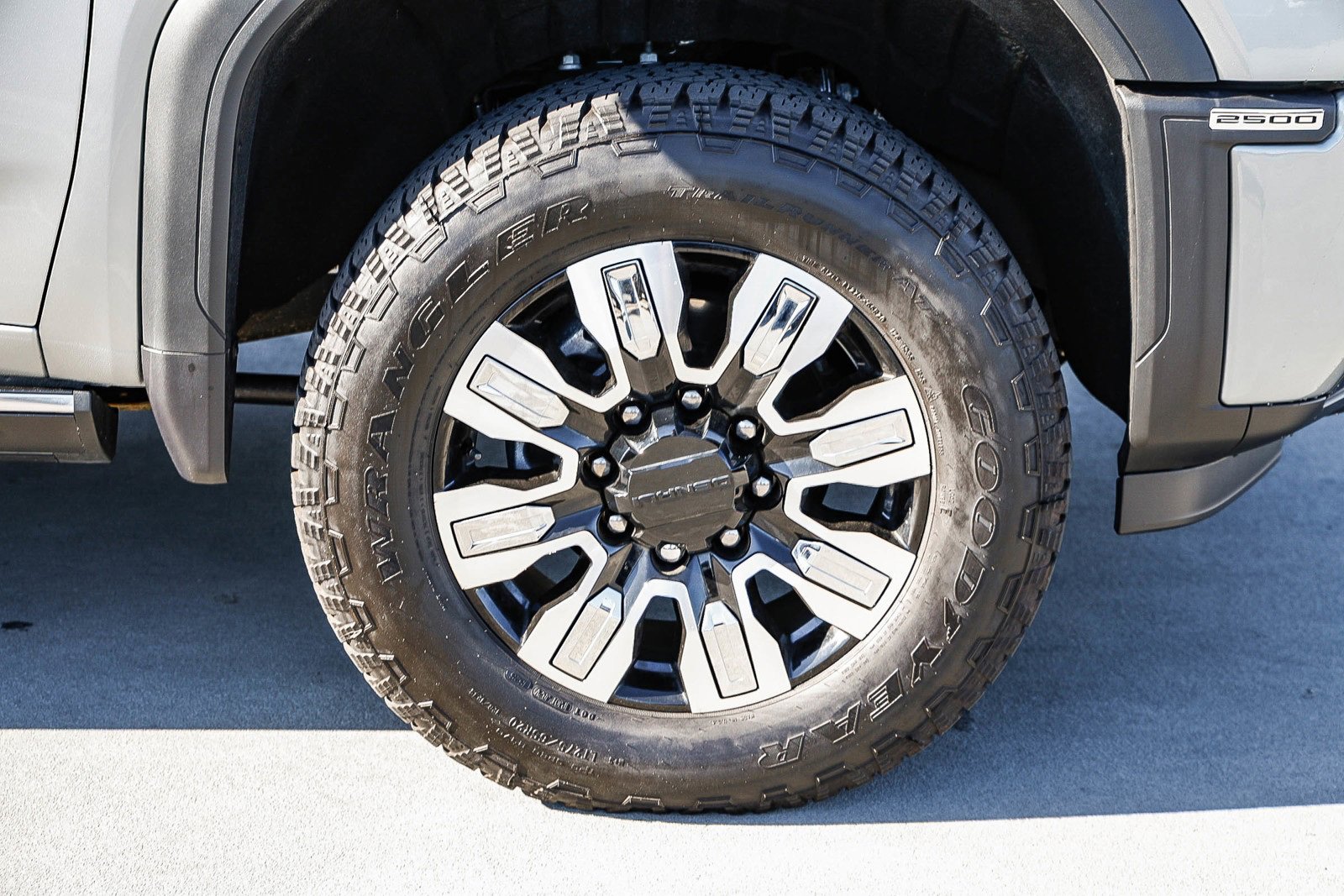 Used 2025 GMC Sierra 2500 Denali w/ Denali Reserve Package image 9