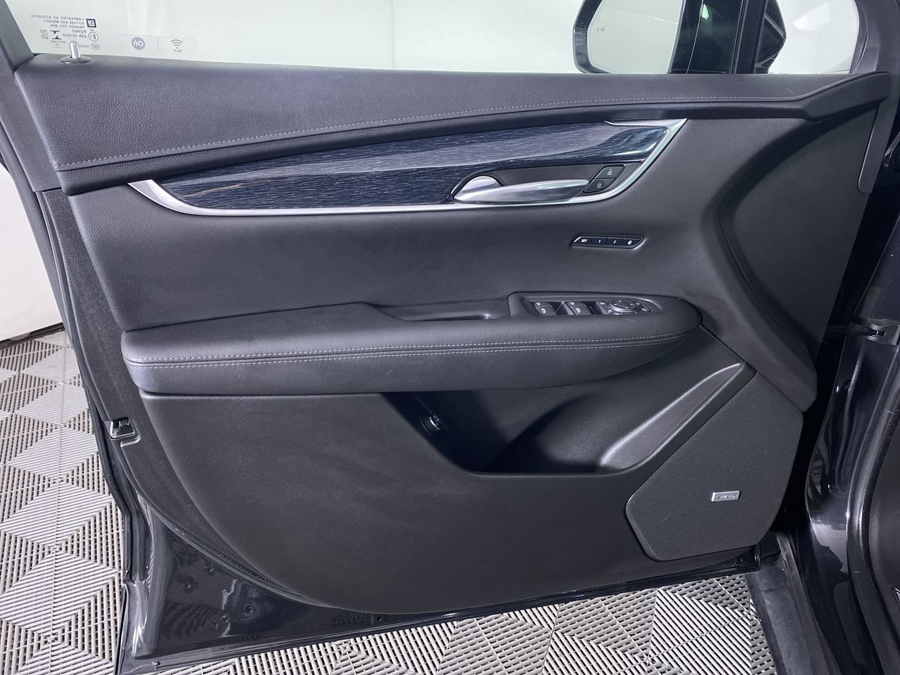 Certified 2020 Cadillac XT5 Premium Luxury FWD image 12