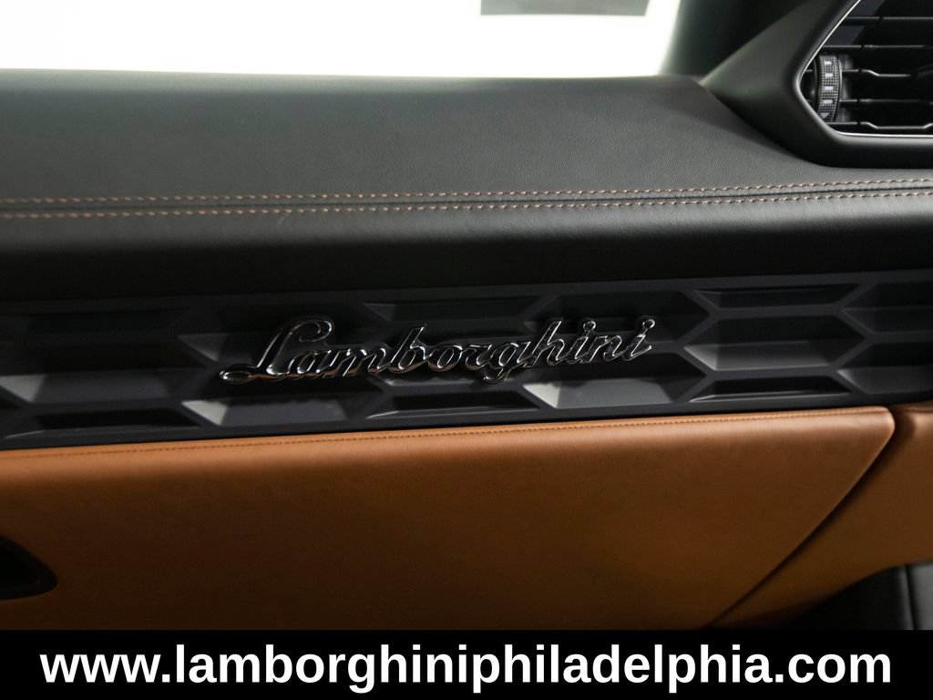 Used 2015 Lamborghini Huracan LP 610-4 AWD/4WD image 38