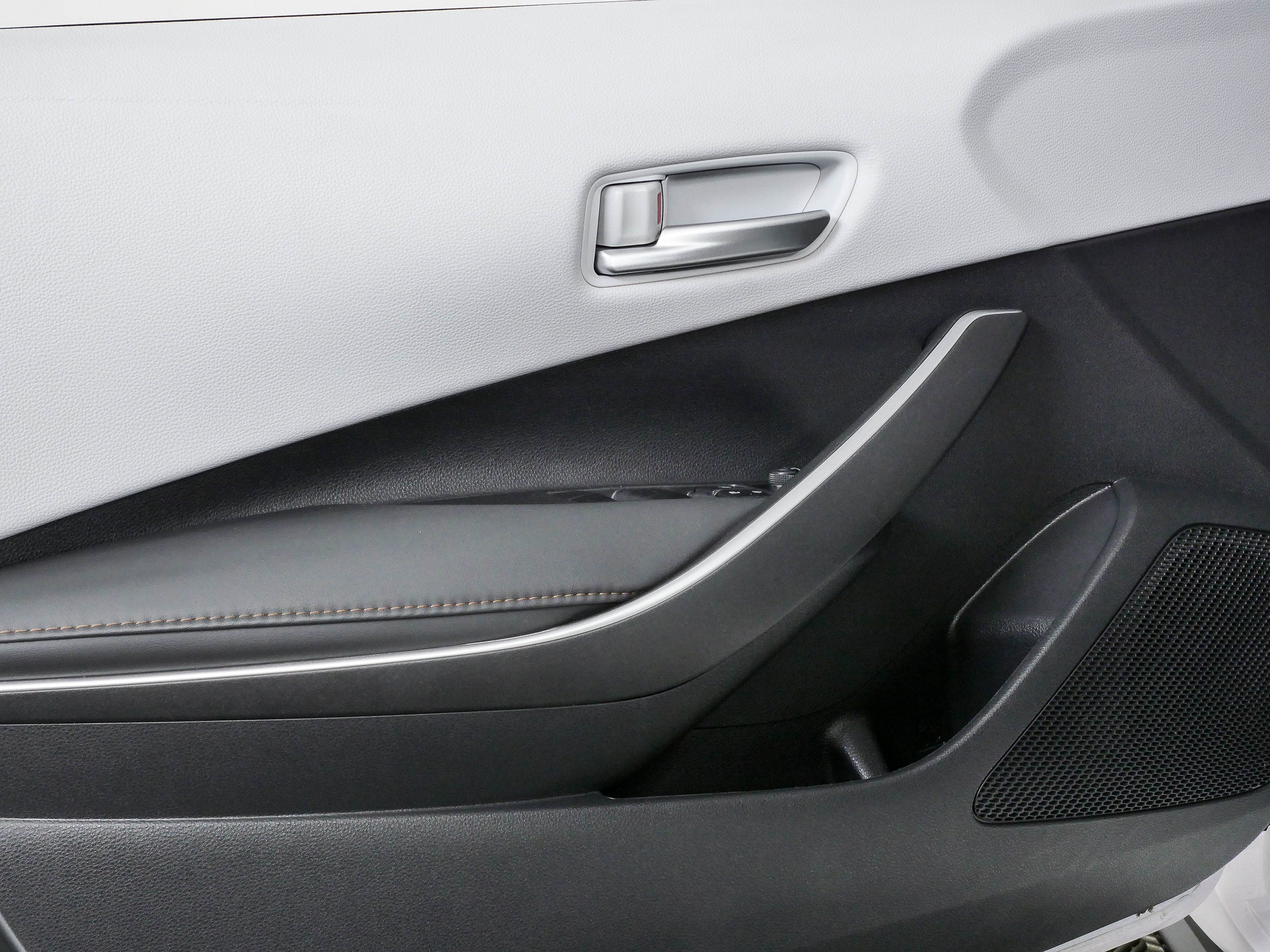 Used 2022 Toyota Corolla SE FWD image 6