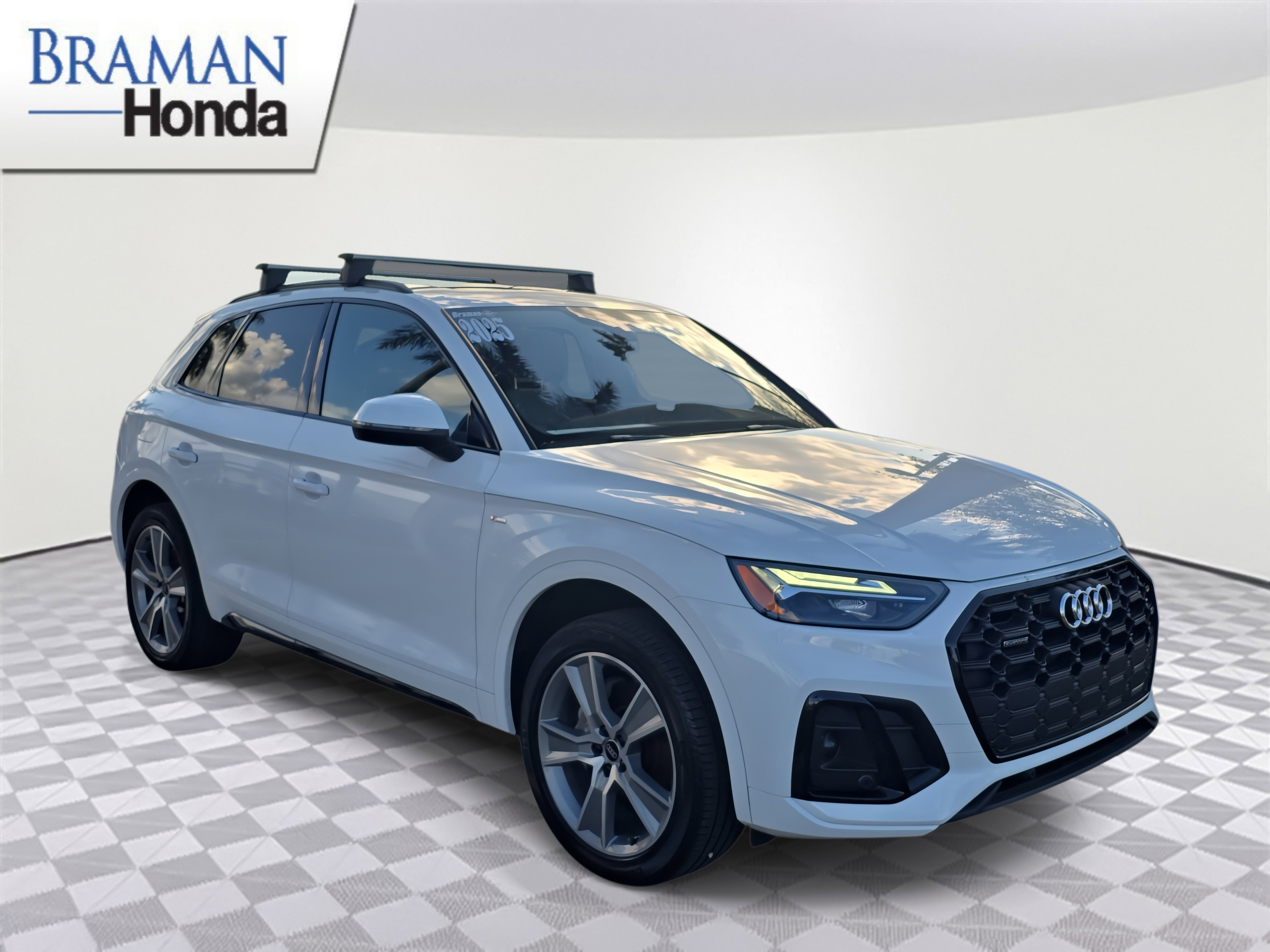 Used 2025 Audi Q5 2.0T Premium image 2