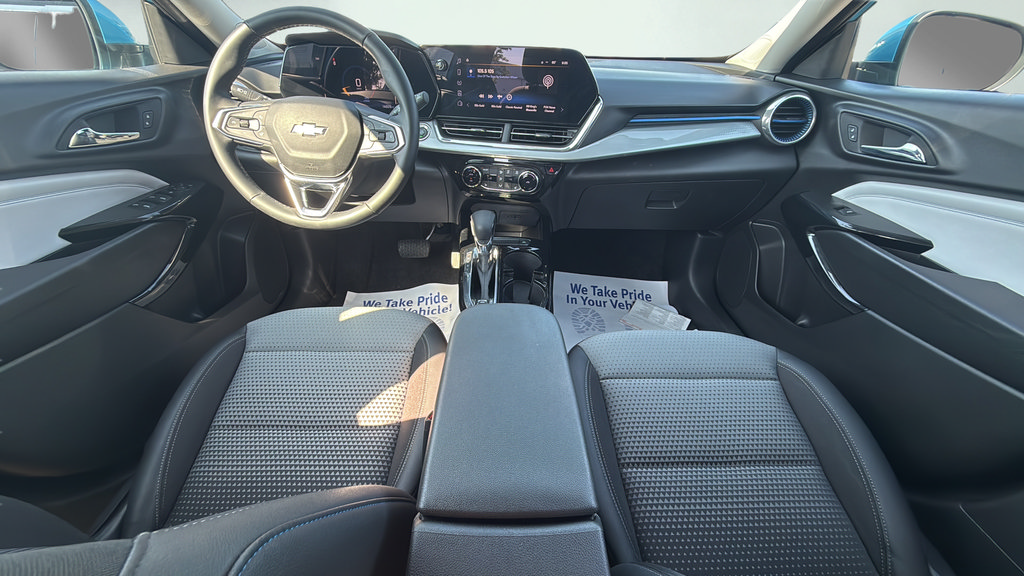 Used 2025 Chevrolet Trax LT w/ Driver Confidence Package FWD image 36