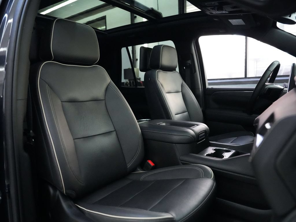Used 2023 GMC Yukon SLT w/ SLT Premium Package AWD/4WD image 39