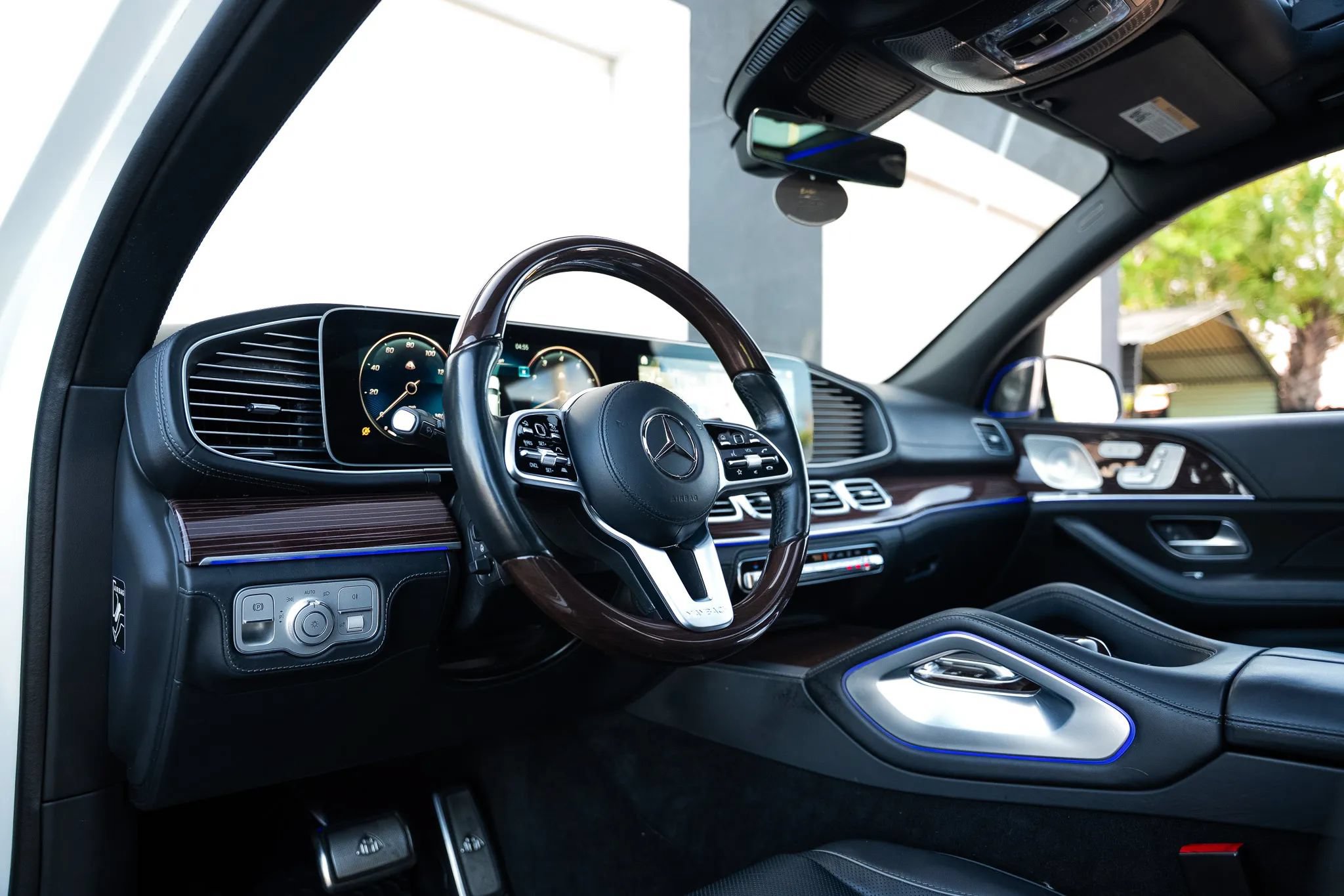 Used 2023 Mercedes-Benz Maybach GLS 600 4MATIC image 39