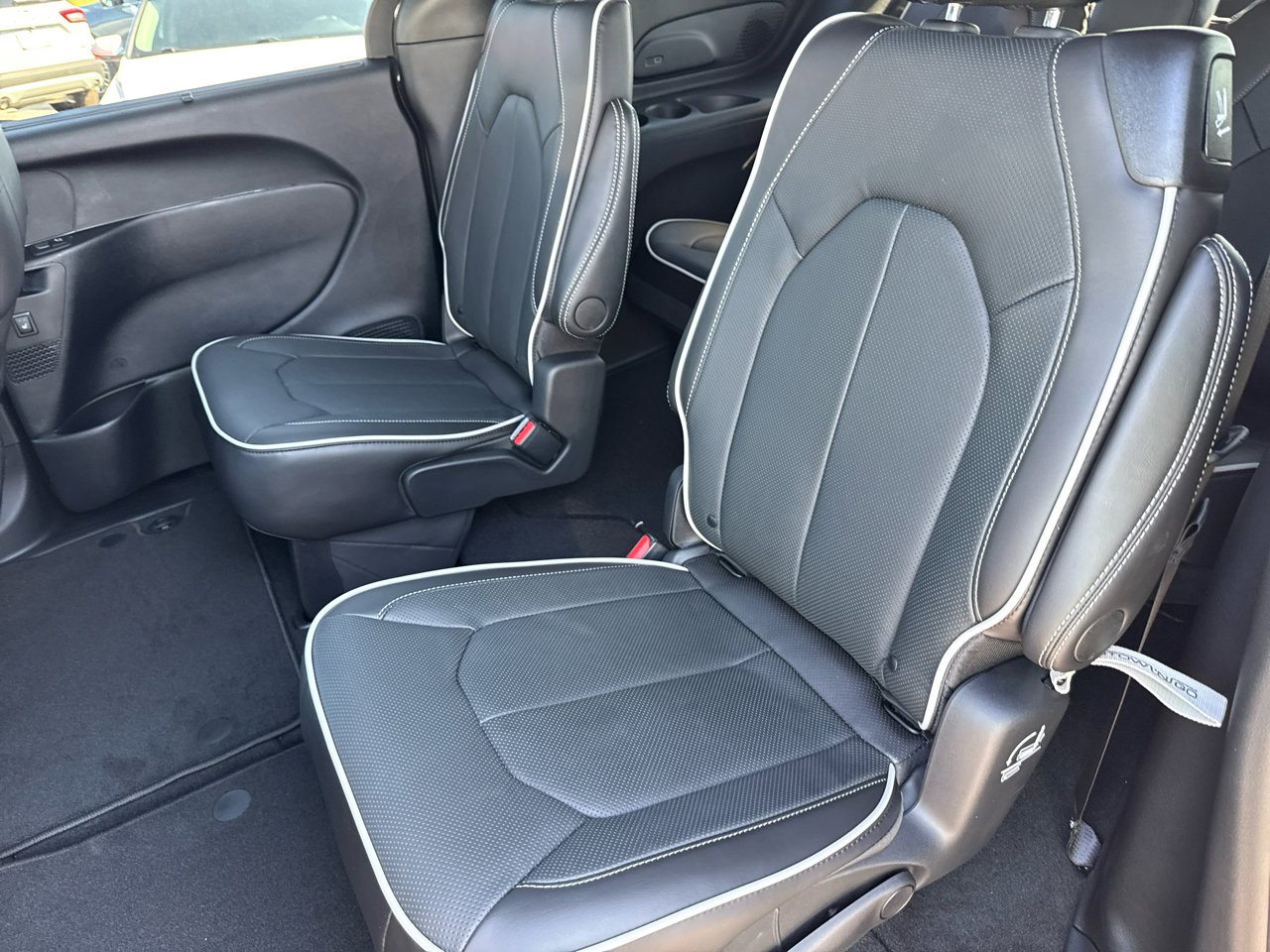 New 2026 Chrysler Pacifica Limited w/ S Appearance Package image 18