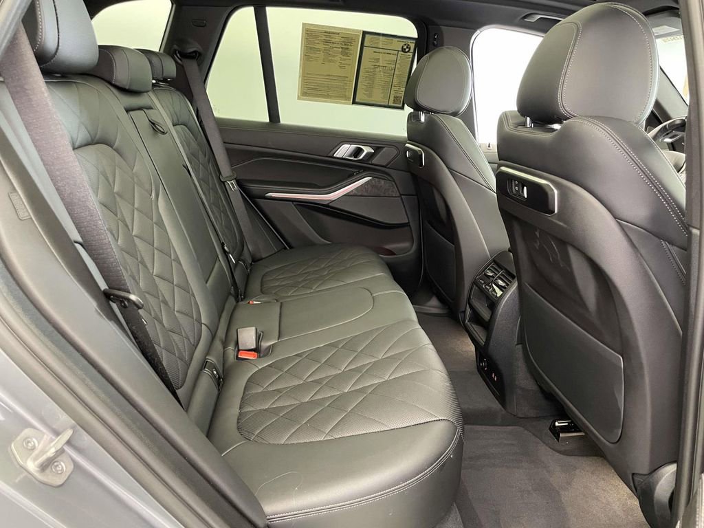 Used 2024 BMW X5 xDrive40i w/ Premium Package AWD/4WD image 19