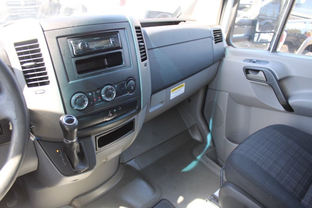 Used 2015 Freightliner Sprinter 3500 image 22