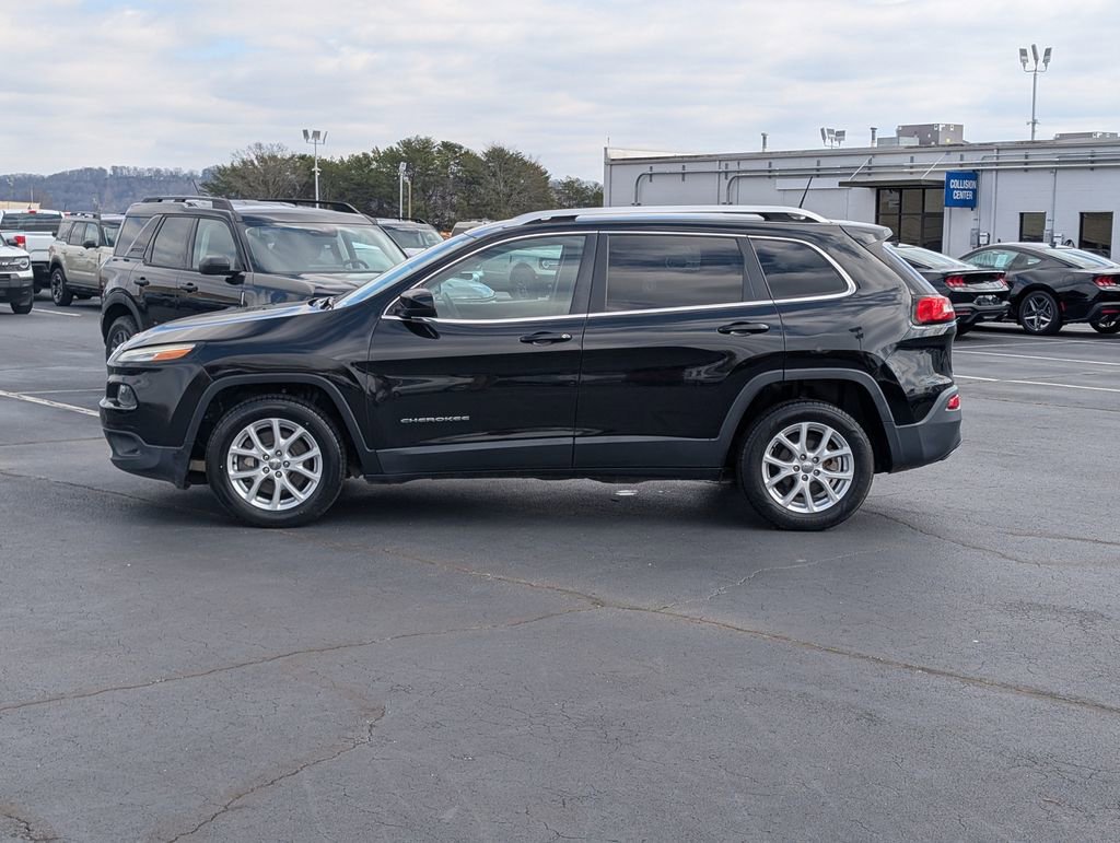 Used 2018 Jeep Cherokee Latitude FWD image 5