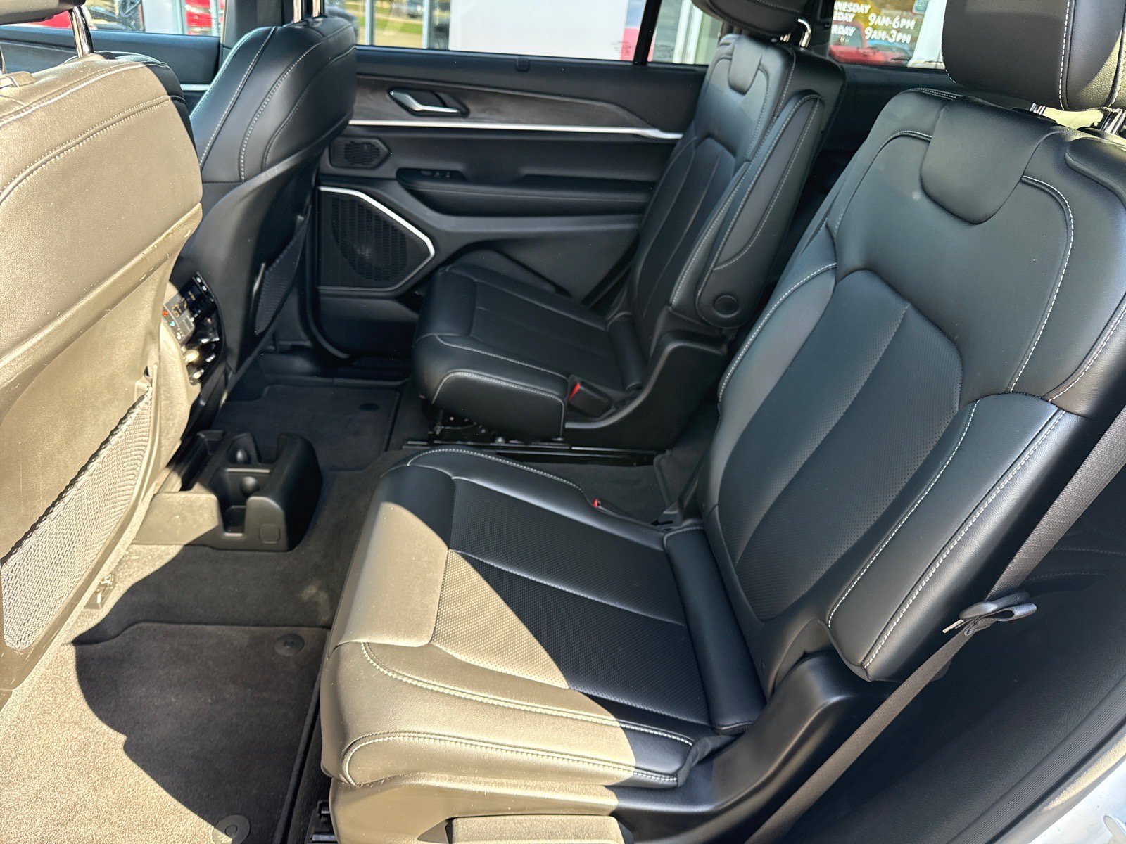 Used 2025 Jeep Grand Cherokee L Limited w/ Luxury Tech Group II AWD/4WD image 24