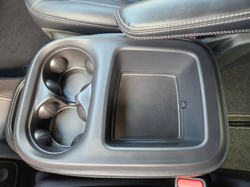 Used 2025 Chrysler Pacifica Select image 28