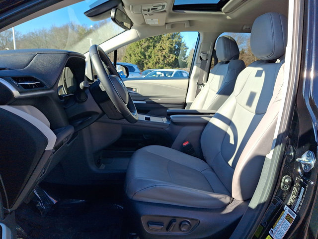Used 2024 Toyota Sienna XLE image 13
