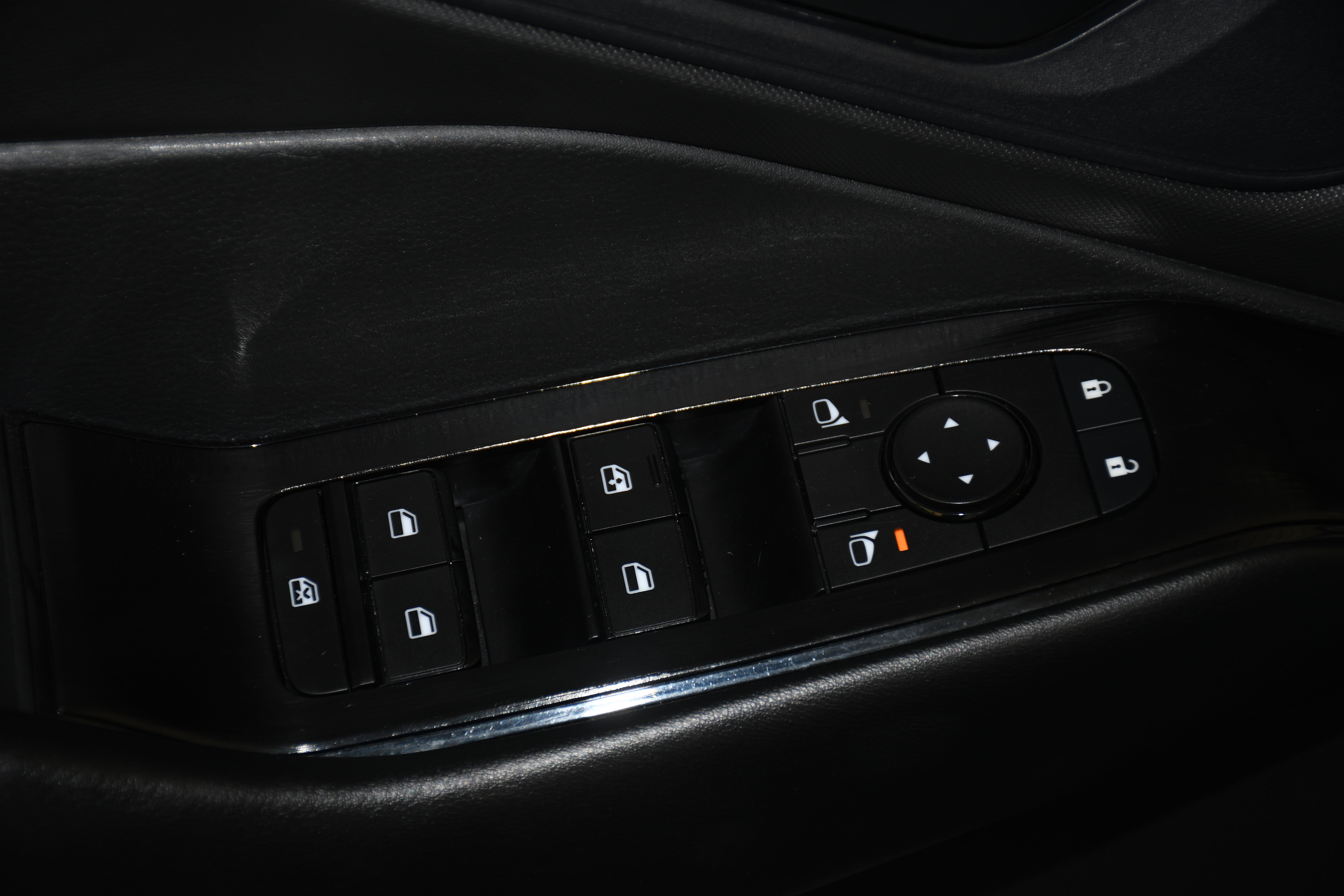 Used 2024 Nissan Rogue S image 10