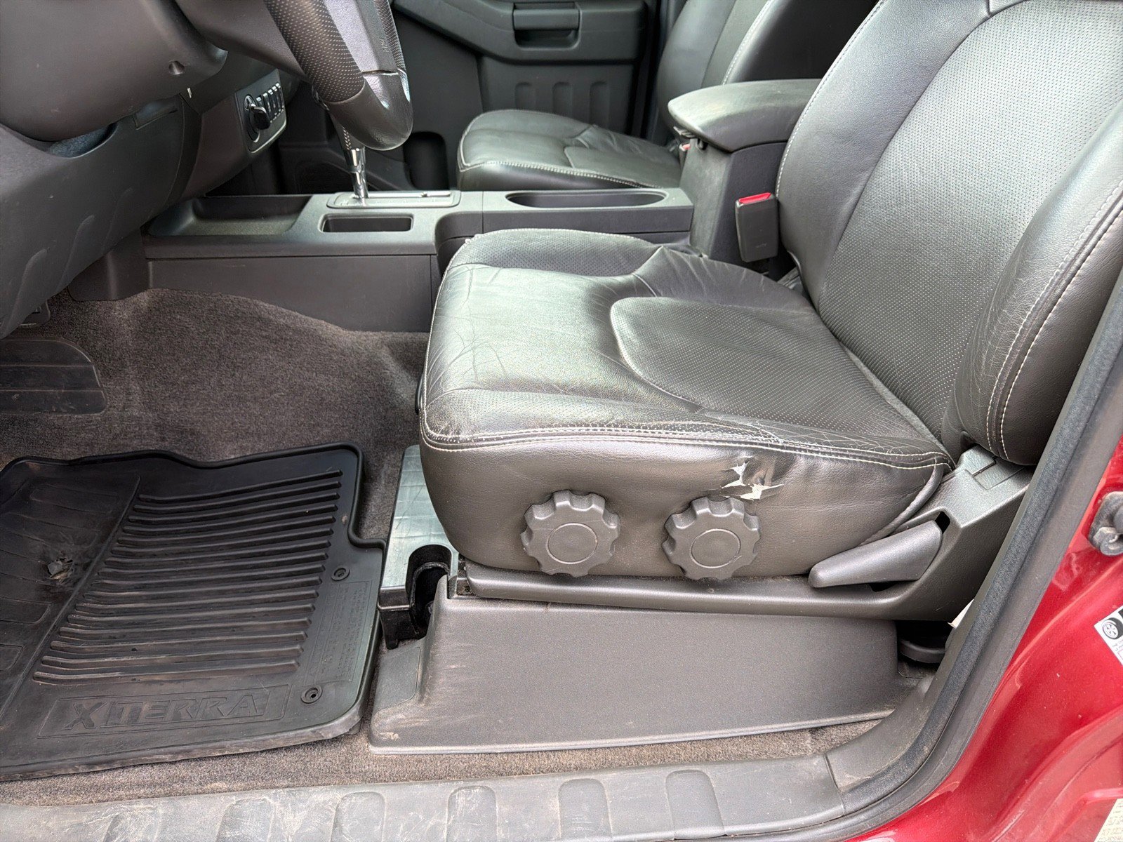 Used 2015 Nissan Xterra PRO-4X w/ Pro-4x Leather Package AWD/4WD image 12