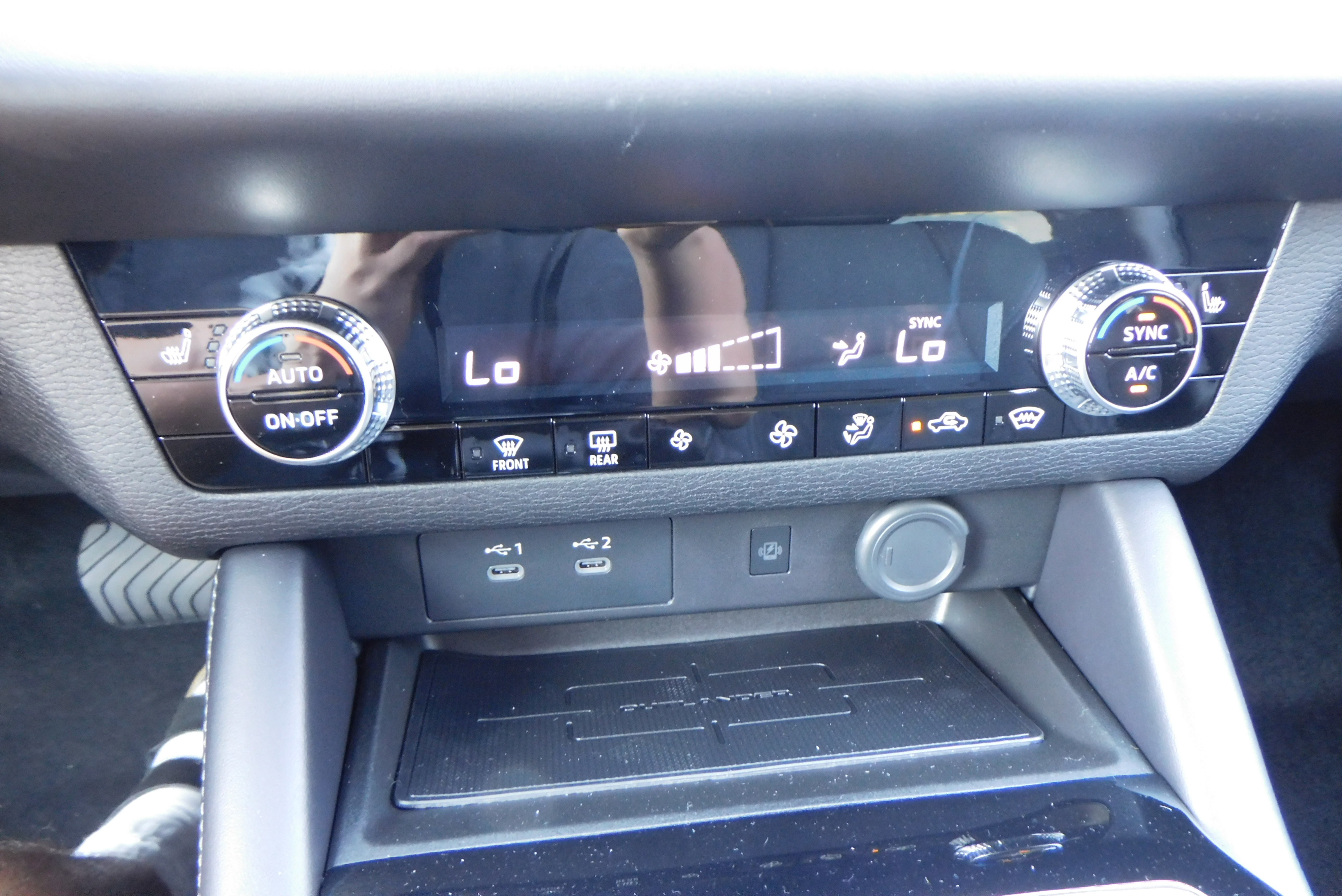 New 2025 Mitsubishi Outlander SE image 15