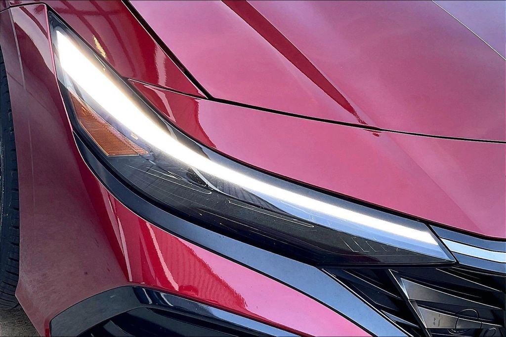 Used 2025 Hyundai Elantra SEL image 27