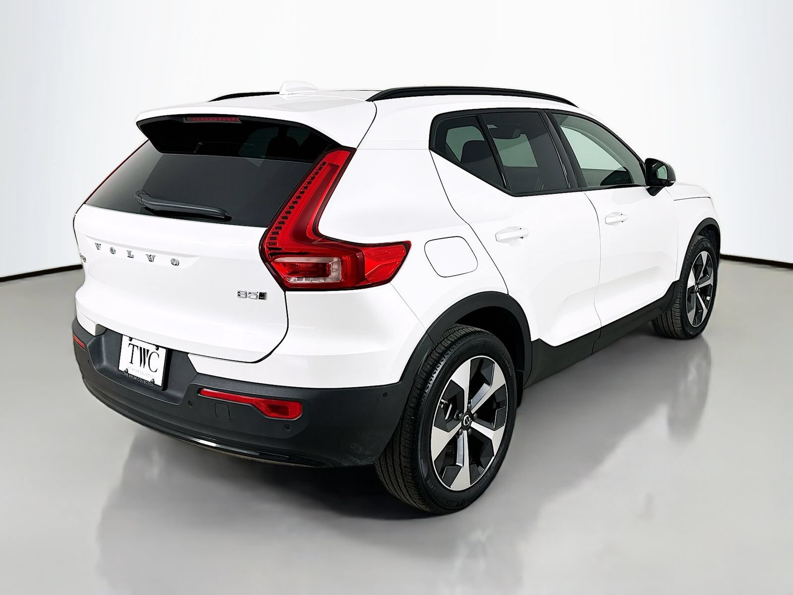 Used 2026 Volvo XC40 B5 Plus AWD/4WD image 5