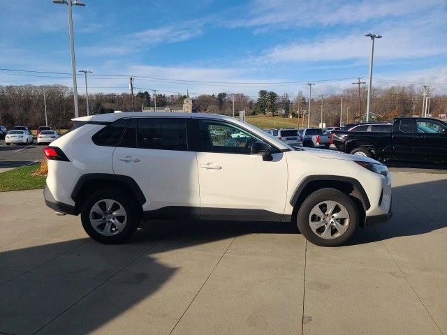 Used 2022 Toyota RAV4 LE image 8