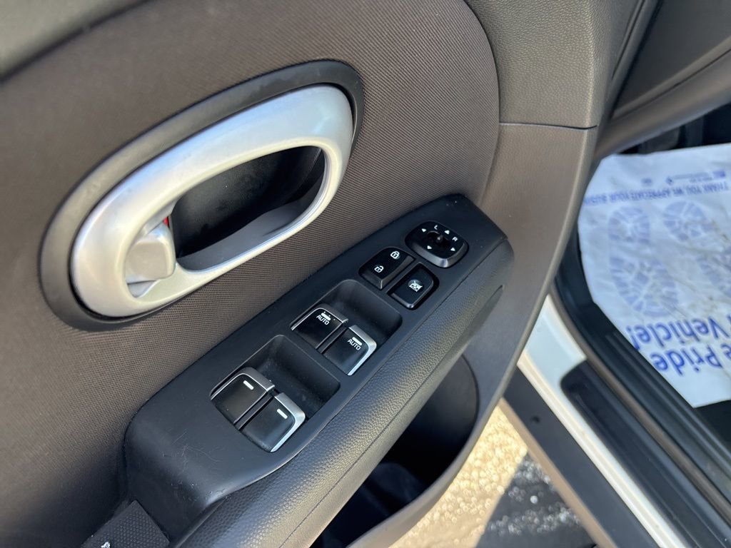 Used 2019 Kia Soul + image 25
