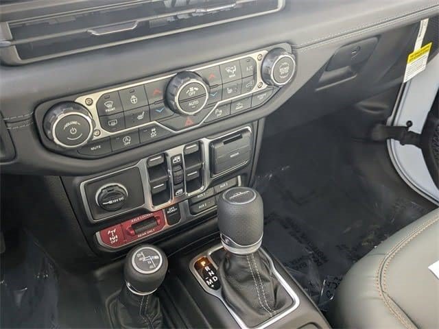 New 2026 Jeep Gladiator Mojave w/ Safety Group AWD/4WD image 11