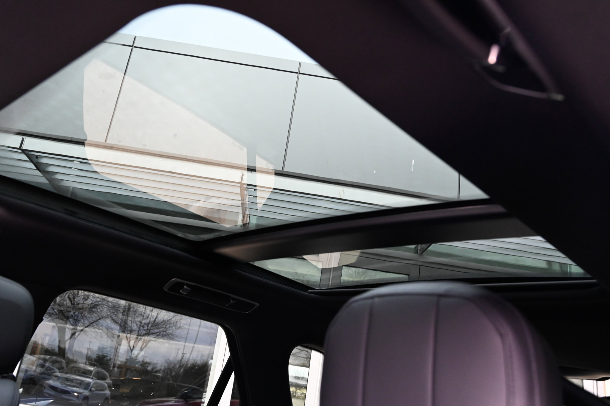 Used 2025 Land Rover Range Rover Sport Dynamic SE image 32