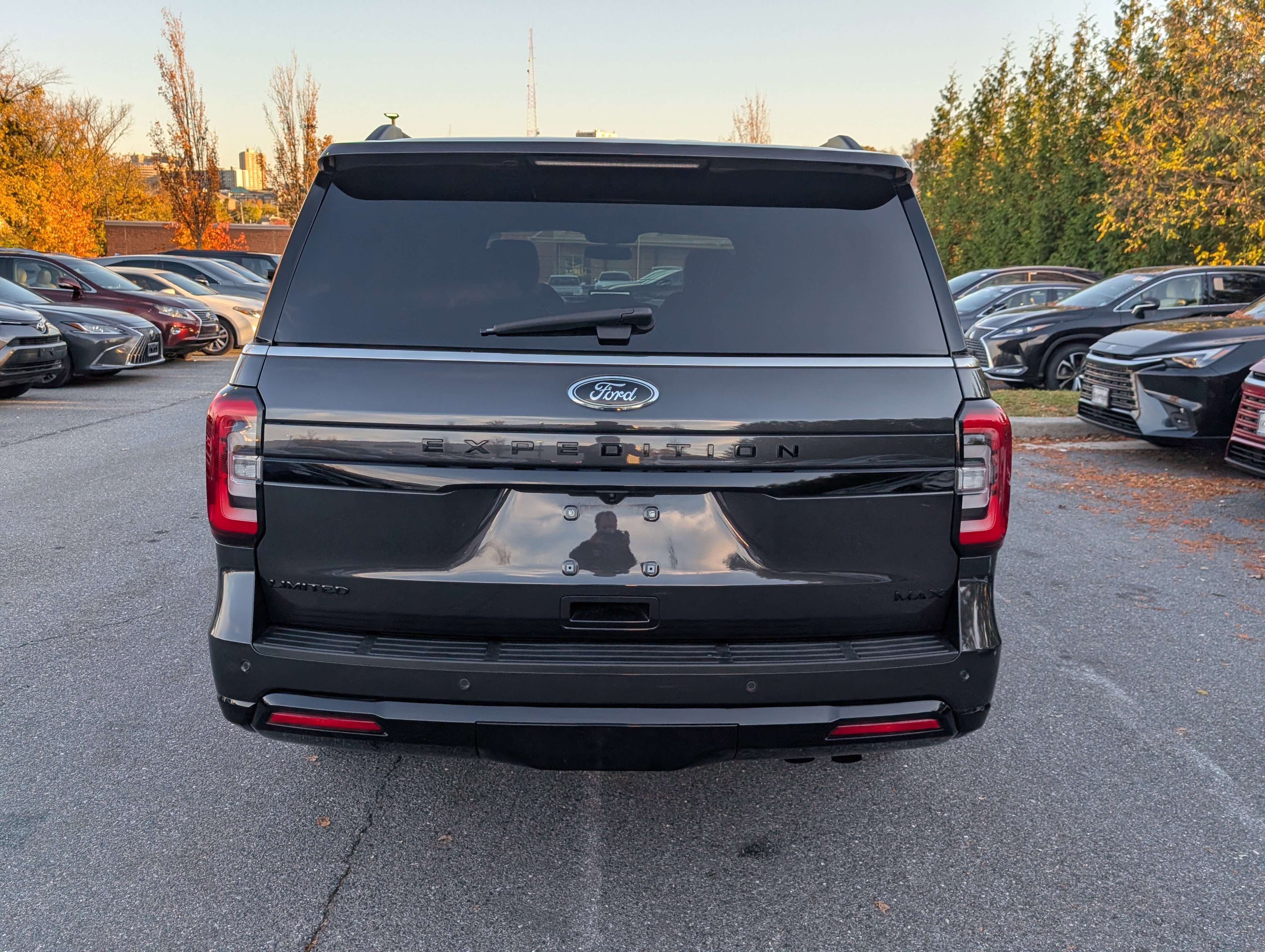 Used 2022 Ford Expedition Max Limited image 4