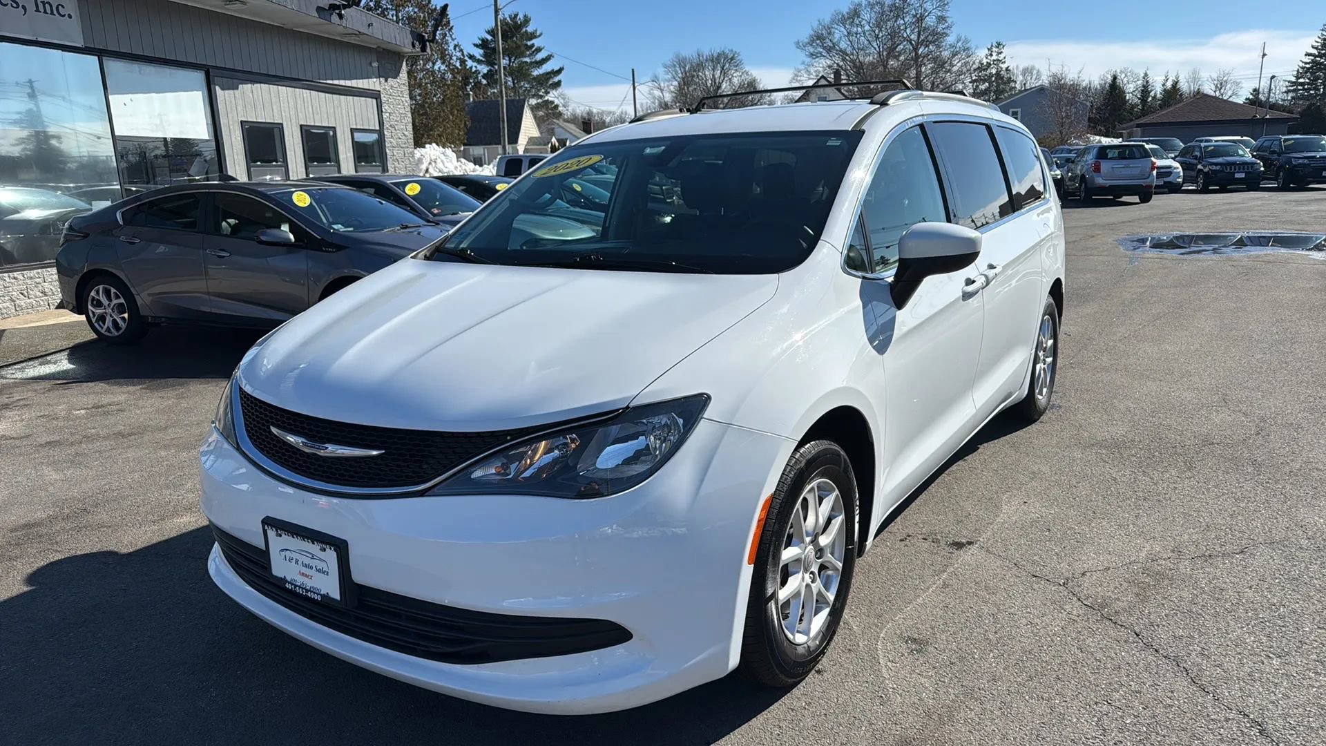 Used 2020 Chrysler Voyager Lxi image 3