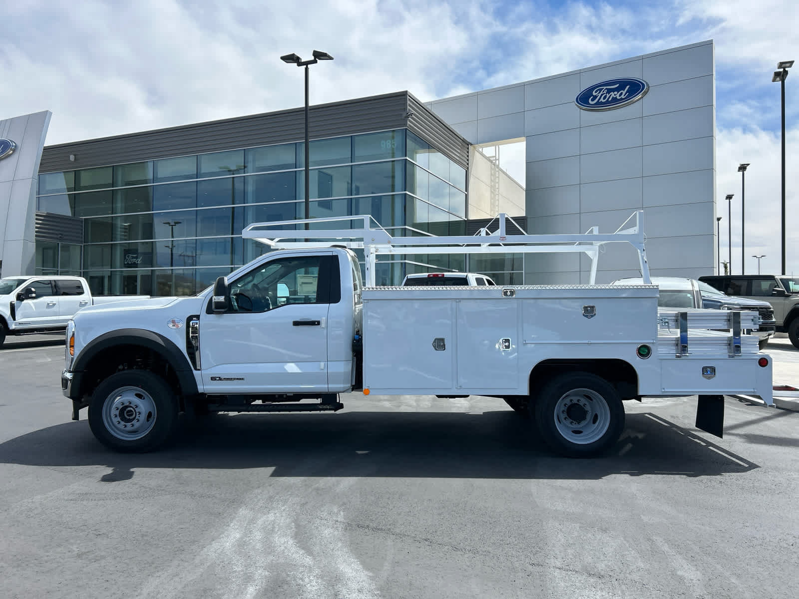 New 2025 Ford F550 4x4 Regular Cab Super Duty image 3