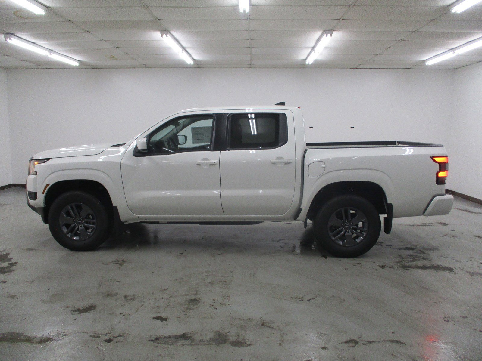 New 2025 Nissan Frontier SV image 2