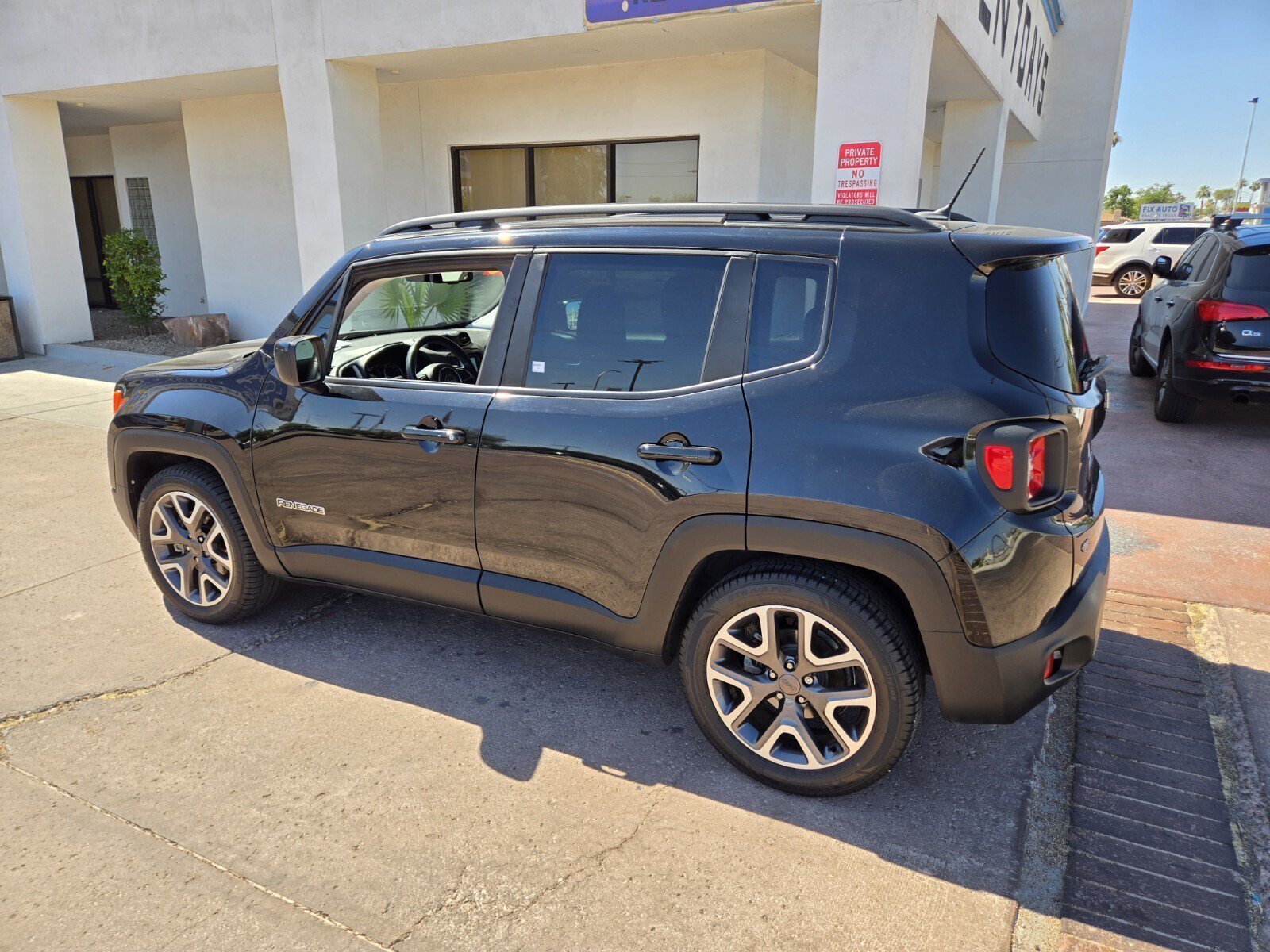 Used 2016 Jeep Renegade Latitude w/ Popular Equipment Group FWD image 3