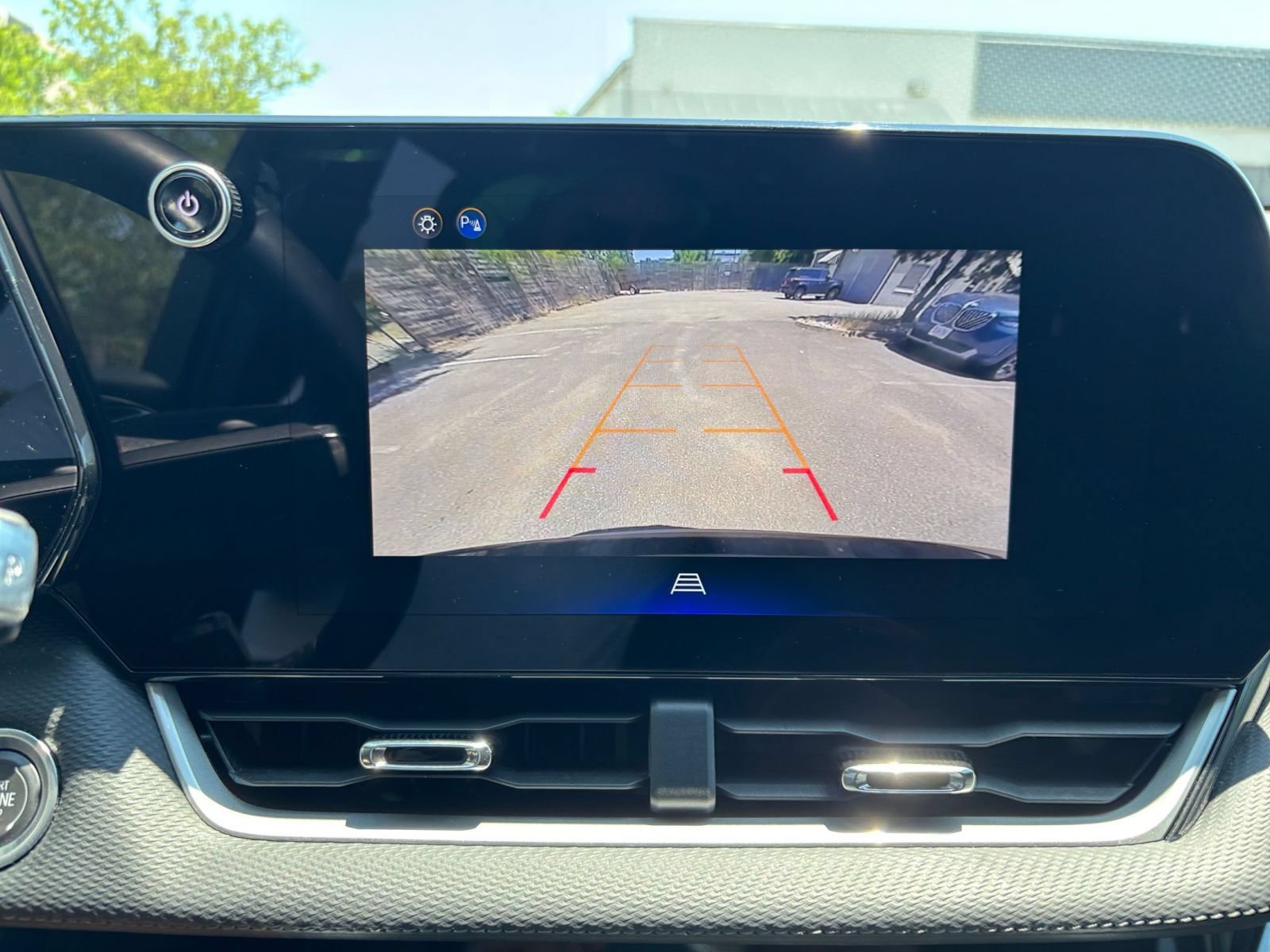 Used 2025 Chevrolet Equinox LT FWD image 24