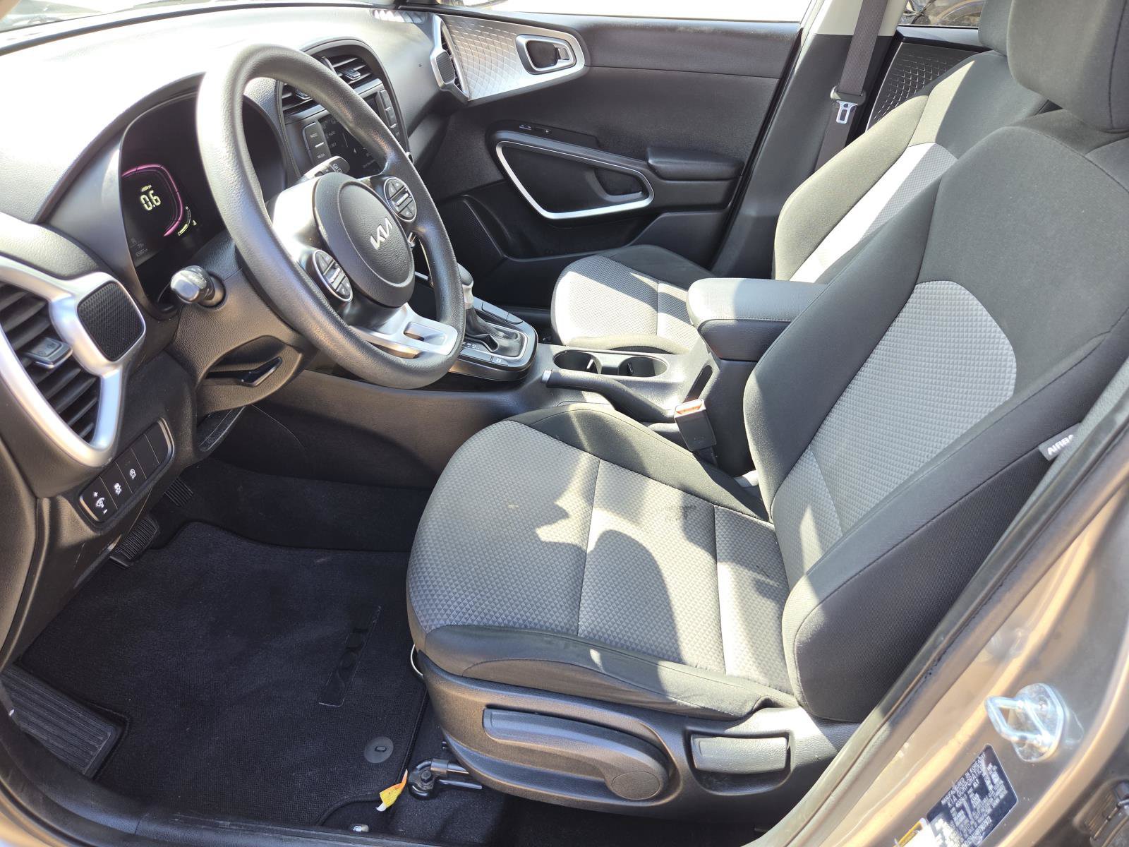 Used 2024 Kia Soul LX w/ LX Technology Package FWD image 16