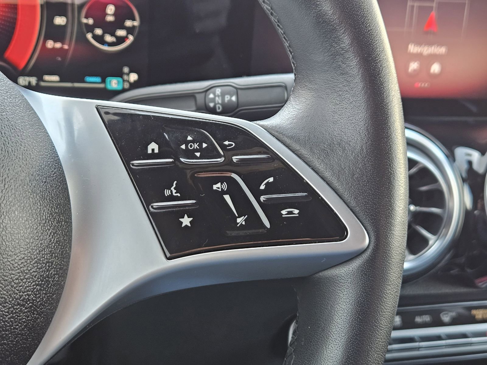 Used 2025 Mercedes-Benz GLB 250 4MATIC image 29