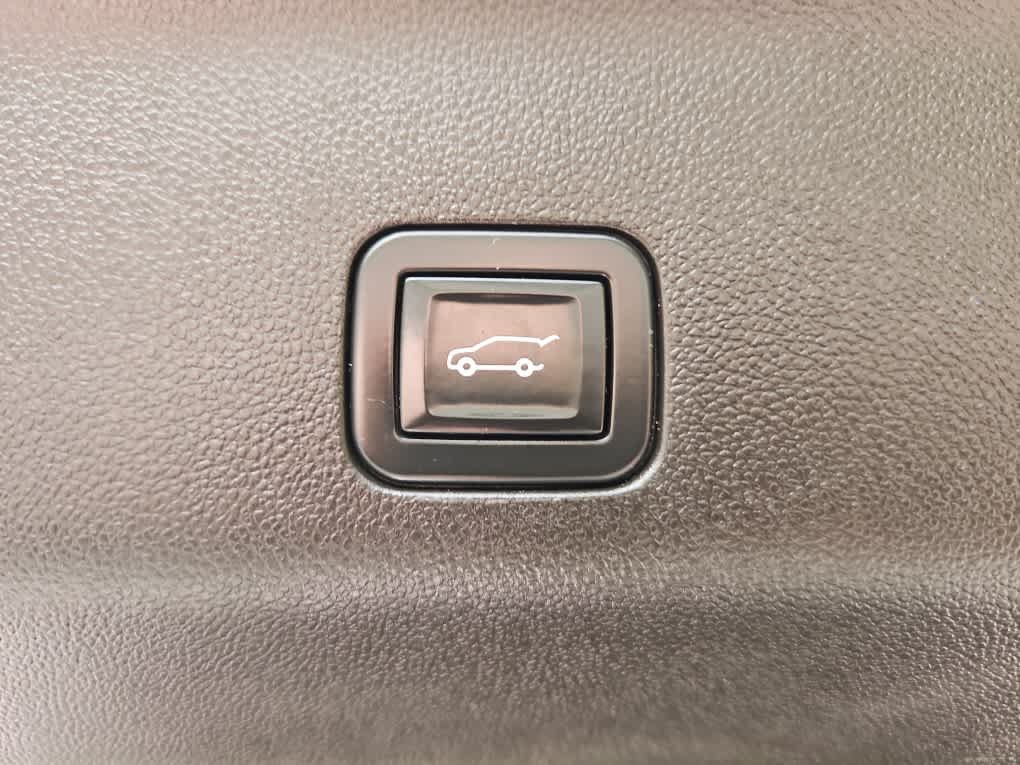 Used 2021 Chevrolet Tahoe Premier AWD/4WD image 24