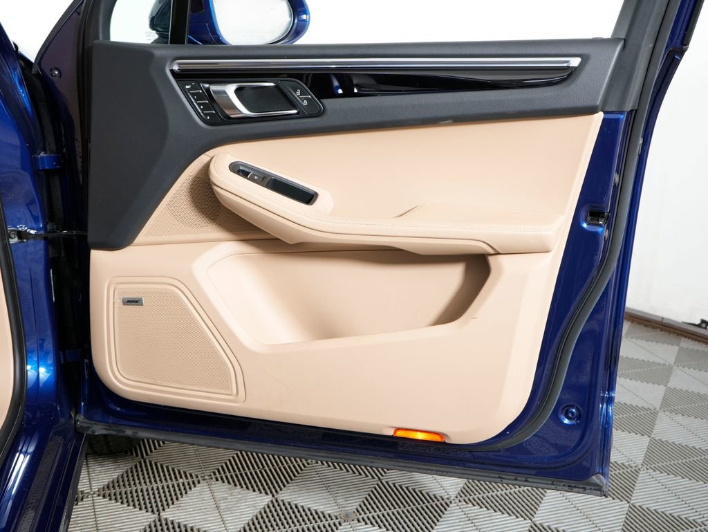 Certified 2024 Porsche Macan image 40