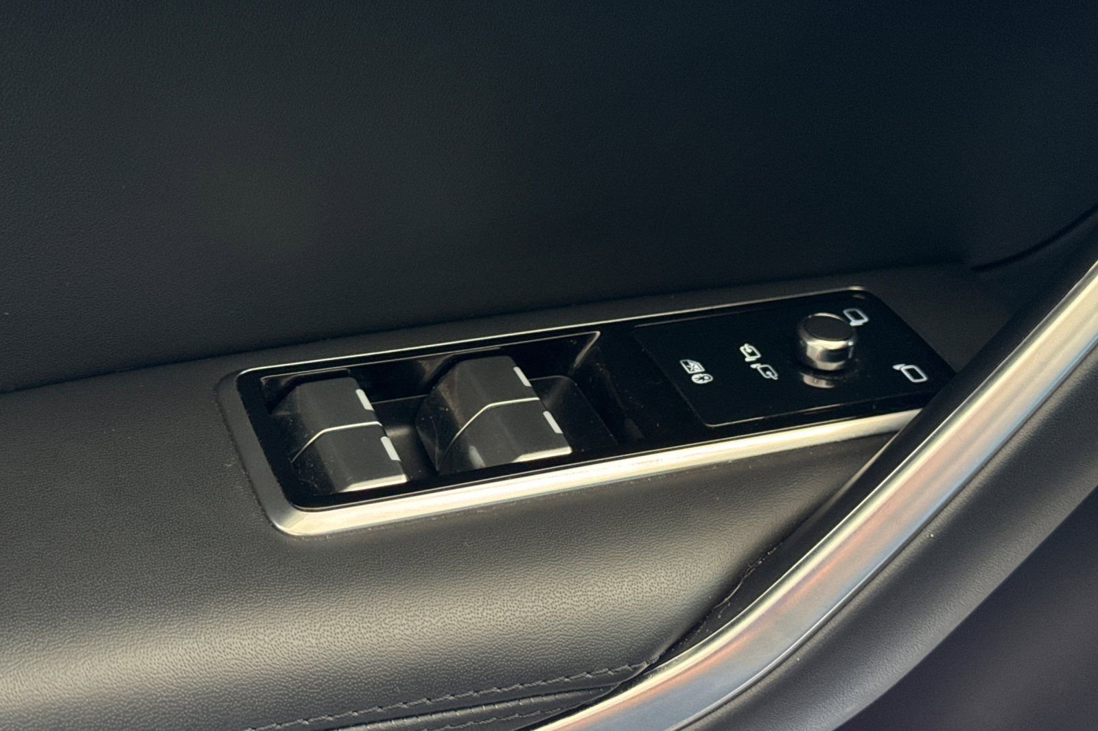Used 2023 Jaguar F-PACE SVR AWD/4WD image 13