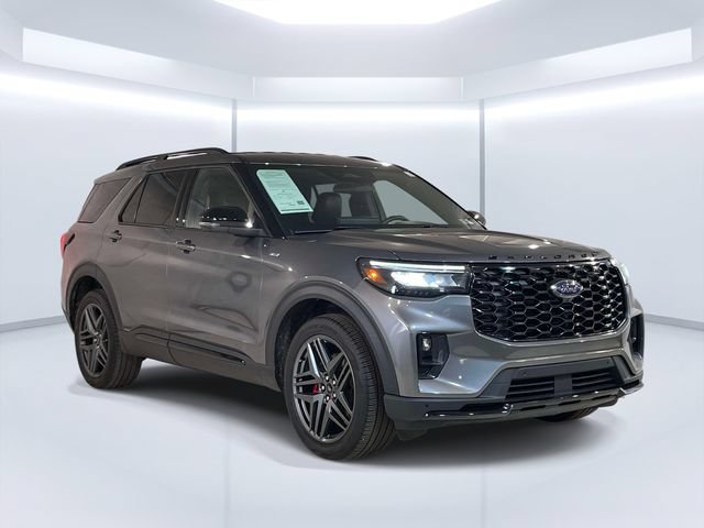 Used 2025 Ford Explorer ST-Line w/ ST-Line Street Pack AWD/4WD image 3